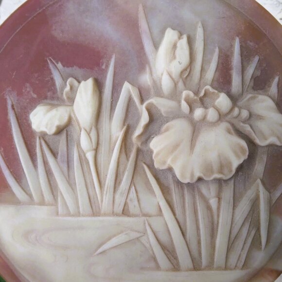 Beautiful Round Vintage Incolay Stone Carved Irises/Orchids Trinket/Jewelry Box - Picture 7 of 11